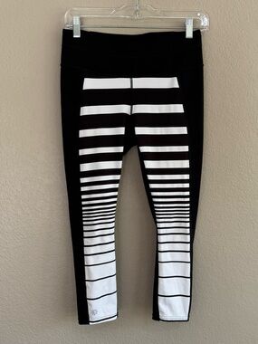 Athlete black and white stripe cropped legging